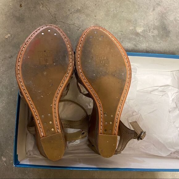 Frye taupe leather Corrina wedges sandals 6 - Picture 7 of 7
